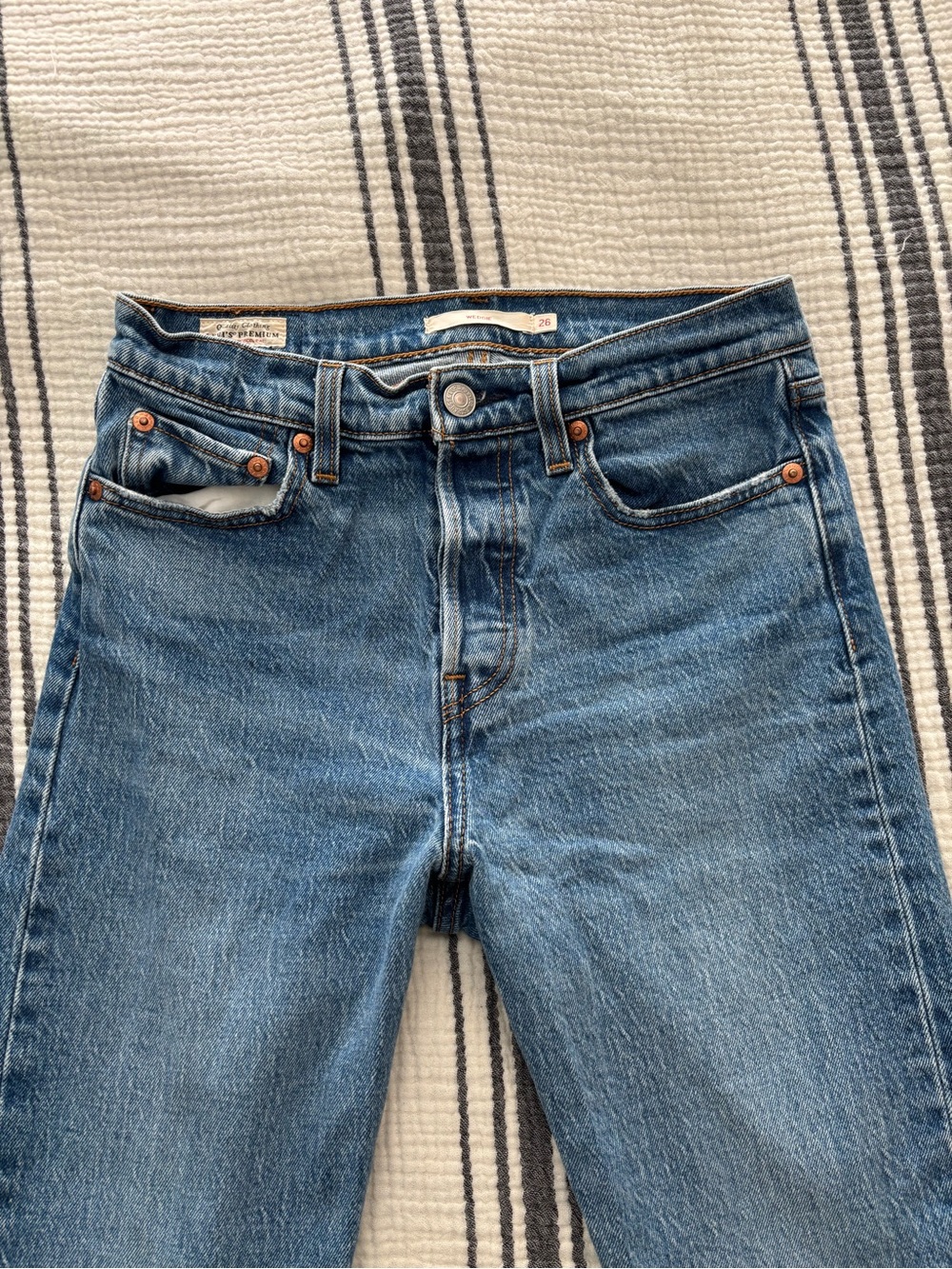 Levi's High-Rise Wedgie Skinny Jeans in Medium Blue Denim